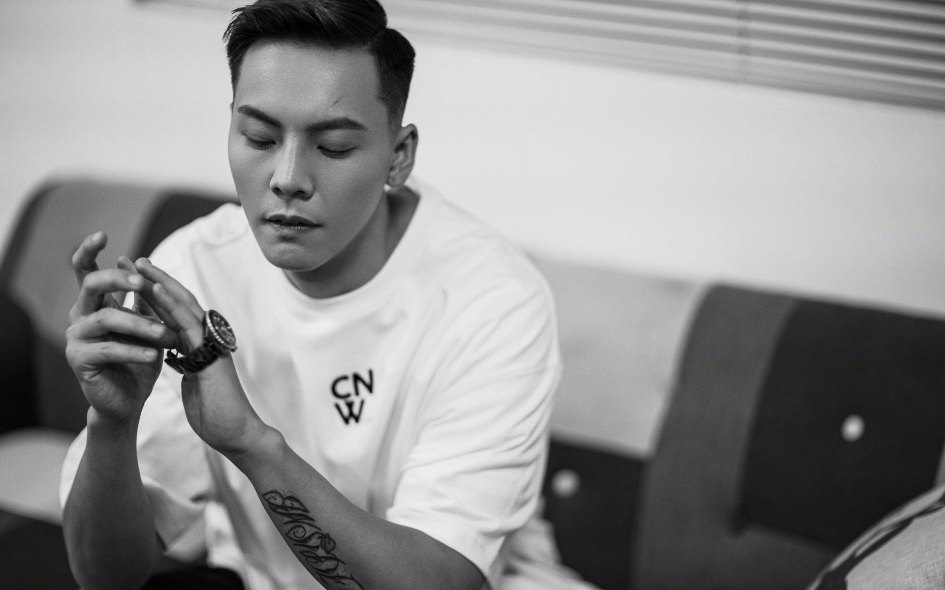 西甲激烈对决：皇马凭借绝杀战胜巴萨，争冠局势变得扑朔迷离，西甲皇马对阵马竞直播