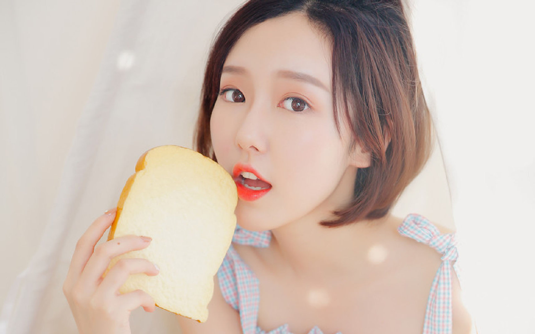 中国队技术动作精准获教练点赞，中国技巧队
