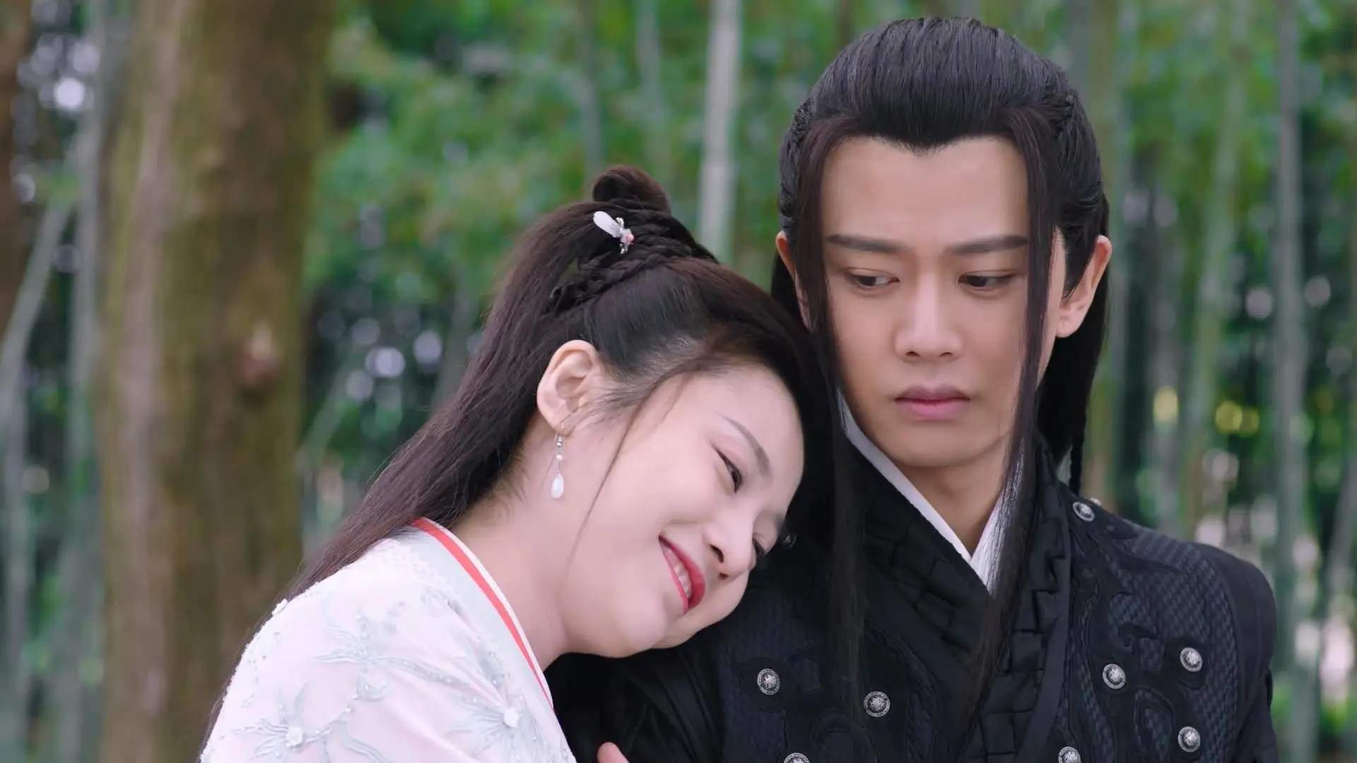 九游娱乐(jiuyou)官方网站-黄蜂小前锋场上滑倒引发伤情担忧，前黄蜂队