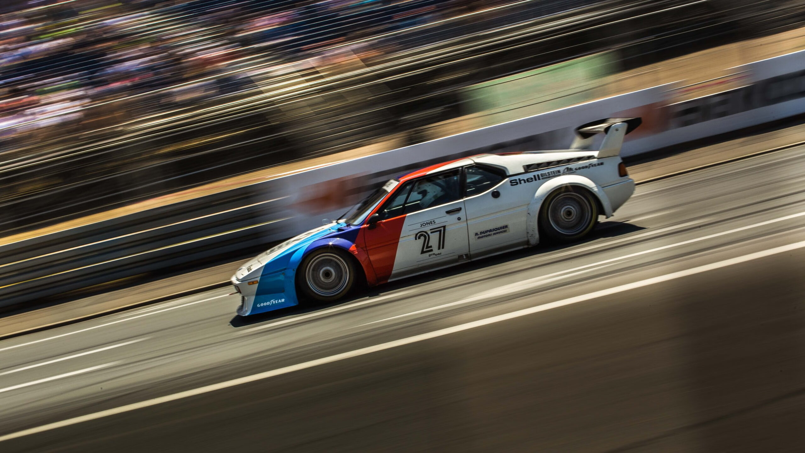 黄蜂小前锋场上滑倒引发伤情担忧,前黄蜂队