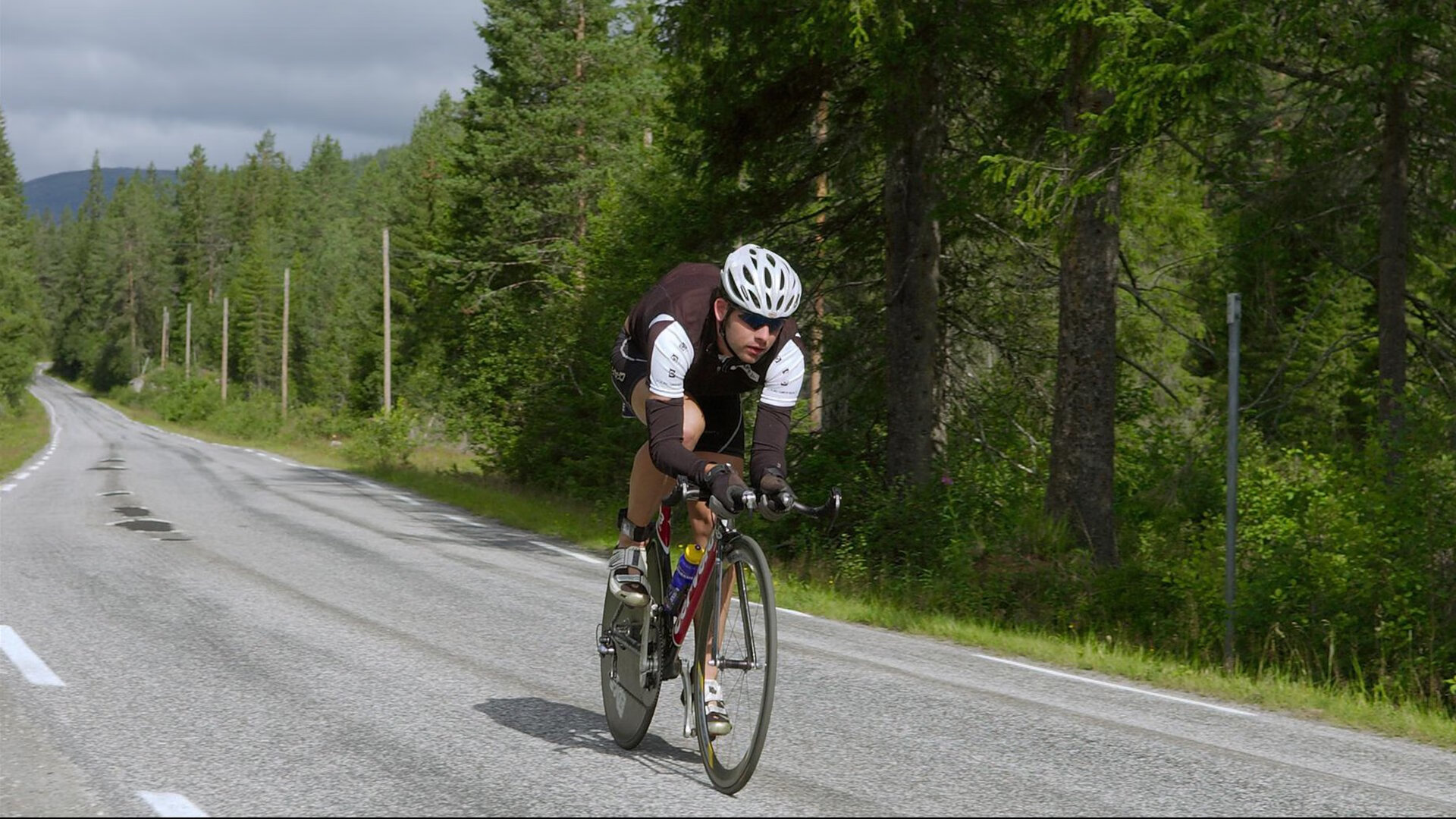 九游官网下载-夜光自行车环城赛，灯火辉煌中的速度激情，自行车夜骑照明选择